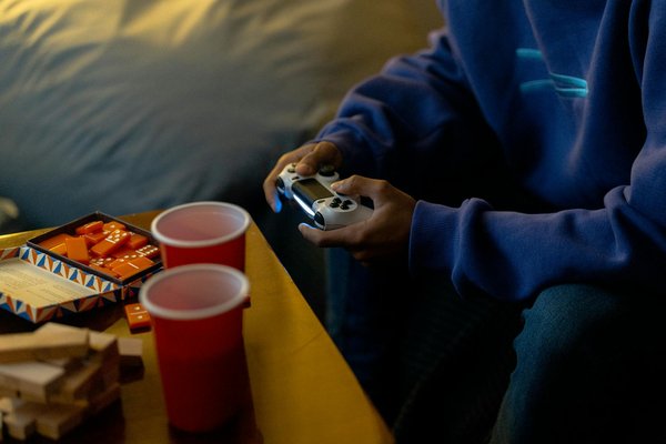 Quels sont les secrets pour organiser une compétition amicale de jeux vidéo à la maison avec un budget limité ?